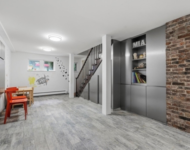 172 Grand Street - Photo Thumbnail 22