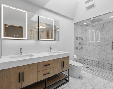 172 Grand Street - Photo Thumbnail 16