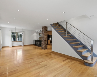 172 Grand Street - Photo Thumbnail 4