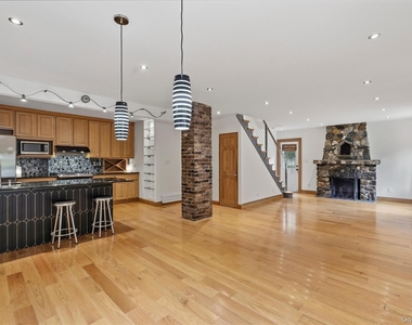 172 Grand Street - Photo Thumbnail 6