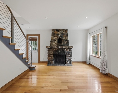 172 Grand Street - Photo Thumbnail 3