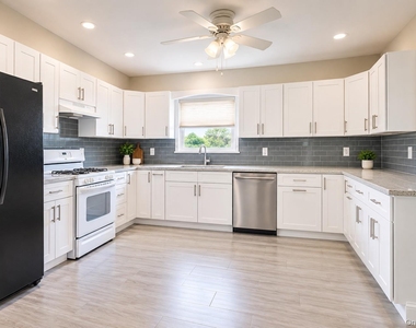 185 Bennett Avenue - Photo Thumbnail 4