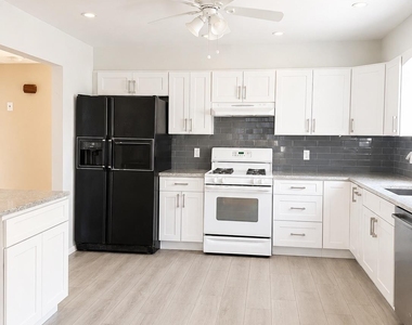 185 Bennett Avenue - Photo Thumbnail 12