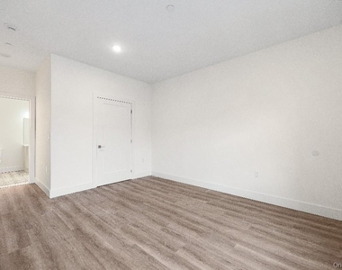 306 Bluestone Court - Photo Thumbnail 33