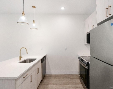 306 Bluestone Court - Photo Thumbnail 27