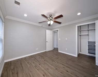 1012 Dolphin Lane - Photo Thumbnail 12