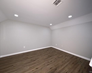 1012 Dolphin Lane - Photo Thumbnail 6
