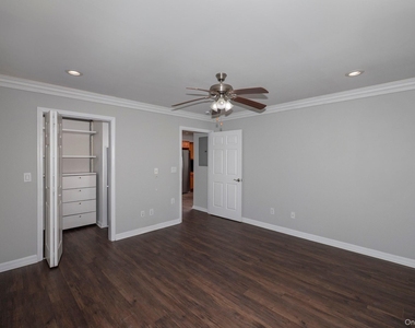 613 Dolphin Lane - Photo Thumbnail 7