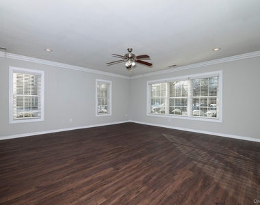 613 Dolphin Lane - Photo Thumbnail 4