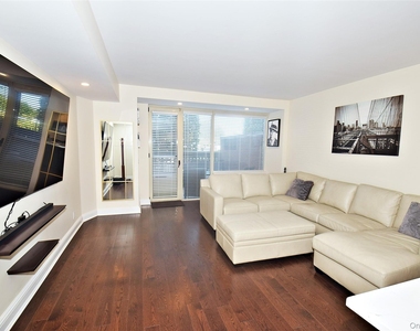 111 Cherry Valley Avenue - Photo Thumbnail 6