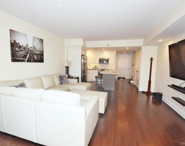 111 Cherry Valley Avenue - Photo Thumbnail 7