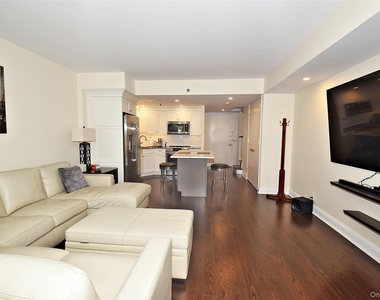 111 Cherry Valley Avenue - Photo Thumbnail 5