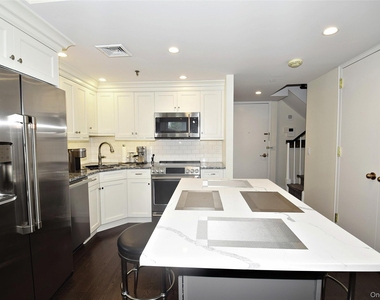 111 Cherry Valley Avenue - Photo Thumbnail 10