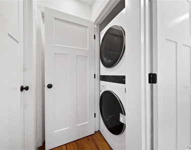 3914 Waverly Avenue - Photo Thumbnail 9