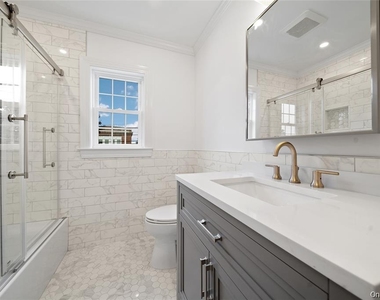 3914 Waverly Avenue - Photo Thumbnail 8