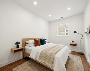 3914 Waverly Avenue - Photo Thumbnail 7
