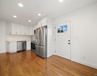 3914 Waverly Avenue - Photo Thumbnail 4