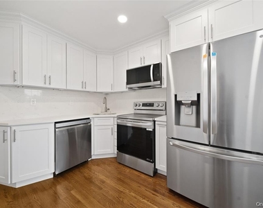 3914 Waverly Avenue - Photo Thumbnail 3