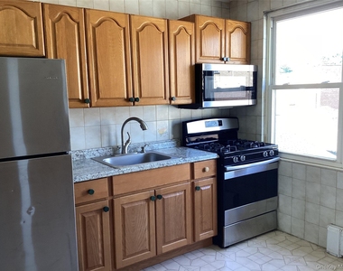 6124 169th Street - Photo Thumbnail 3
