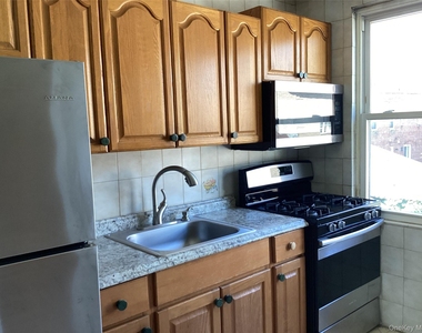 6124 169th Street - Photo Thumbnail 2