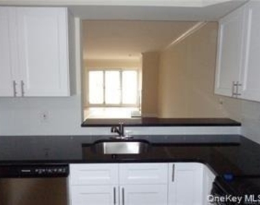 11 Hudson Pt Lane - Photo Thumbnail 4