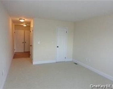 11 Hudson Pt Lane - Photo Thumbnail 8