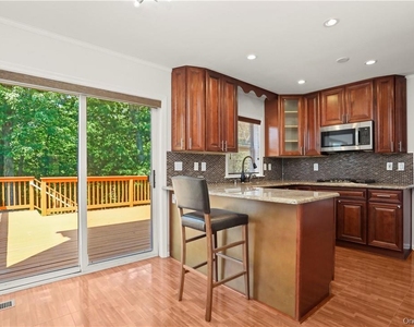 64 Greenvale Circle - Photo Thumbnail 9