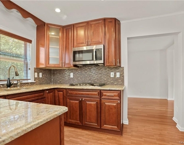 64 Greenvale Circle - Photo Thumbnail 12