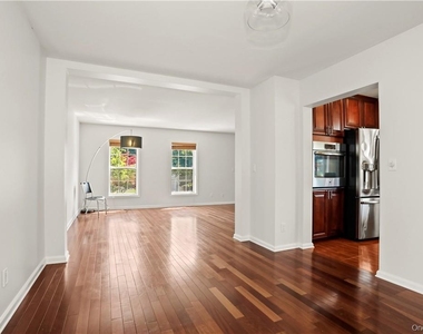 64 Greenvale Circle - Photo Thumbnail 7