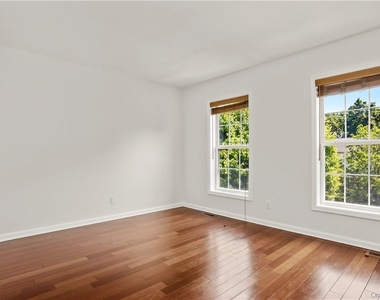 64 Greenvale Circle - Photo Thumbnail 16