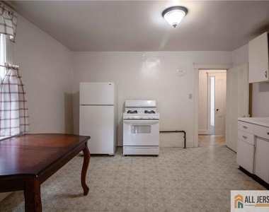 8 Whitehead Avenue - Photo Thumbnail 4