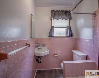 8 Whitehead Avenue - Photo Thumbnail 7