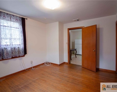 8 Whitehead Avenue - Photo Thumbnail 5