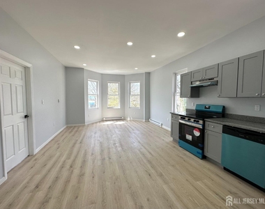 1109 W State Street - Photo Thumbnail 1