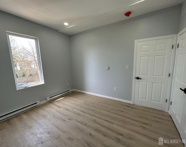 1109 W State Street - Photo Thumbnail 5