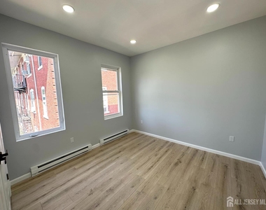 1109 W State Street - Photo Thumbnail 6