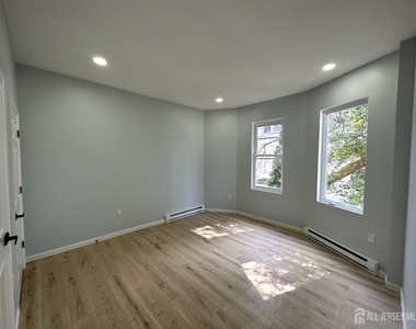 1109 W State Street - Photo Thumbnail 2