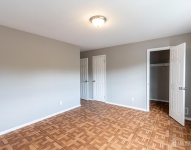 29-31 Glenn Drive - Photo Thumbnail 7