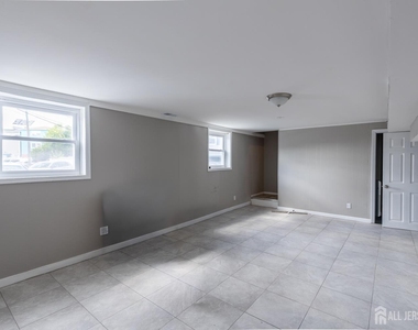 29-31 Glenn Drive - Photo Thumbnail 8