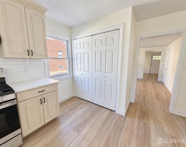 151 Macarthur Ave Avenue - Photo Thumbnail 16