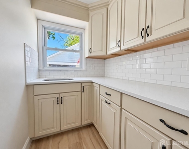 151 Macarthur Ave Avenue - Photo Thumbnail 20