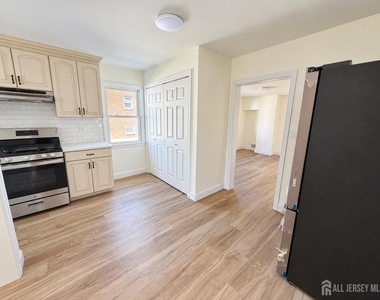 151 Macarthur Ave Avenue - Photo Thumbnail 17