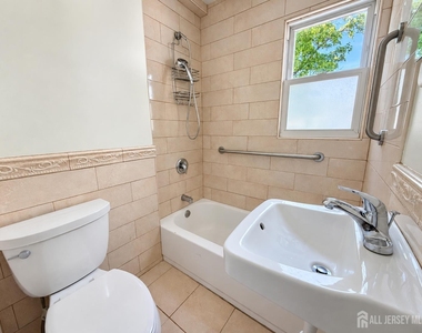 151 Macarthur Ave Avenue - Photo Thumbnail 9