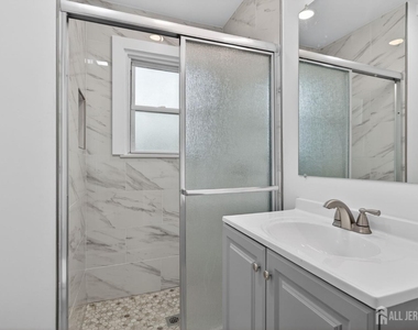 16 Gordon Street - Photo Thumbnail 10