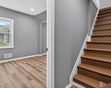 16 Gordon Street - Photo Thumbnail 17