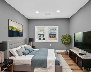 16 Gordon Street - Photo Thumbnail 33