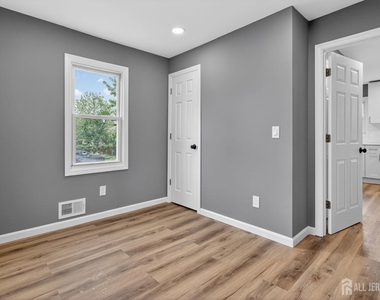16 Gordon Street - Photo Thumbnail 12