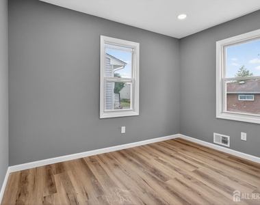 16 Gordon Street - Photo Thumbnail 11