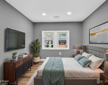 16 Gordon Street - Photo Thumbnail 34