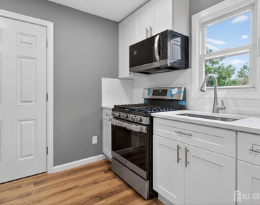 16 Gordon Street - Photo Thumbnail 6